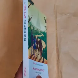 The Wizard of Oz	L. - Frank Baum (Vintage Classics) 1025157