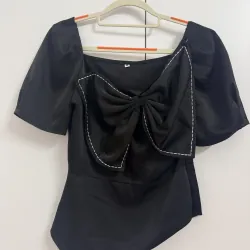 Áo sơ mi kiểu cổ vuông nơ ngực sz M  929905