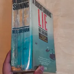 A Bright Shining Lie: John Paul Vann and America in Vietnam -  Neil Sheehan 1027334