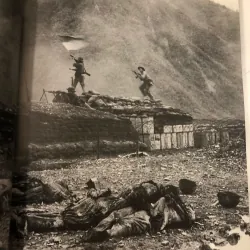 Khoảnh khắc - Moments : Ảnh phóng sự về chiến tranh Việt Nam - Đoàn Công Tính 758325