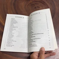 II Văn Học: Hồ Xuân Hương - Ngô Lăng Vân - 2008 1022455