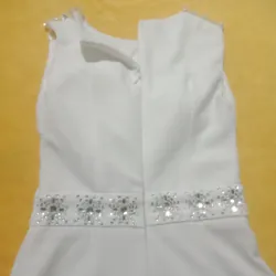 Body đính đá, chất vải mềm mịn, màu trắng , đá được đính trên đầm là đá loại 1 rất sáng   720696