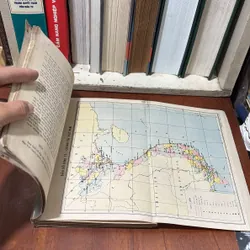 II Lịch Sử: Việt Nam _ Đất Nước Anh Hùng - 1975 724645