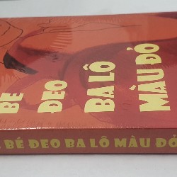 CHÚ BÉ ĐEO BALO MÀU ĐỎ 5798