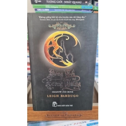 Bóng tối và xương trắng mưới 70% ố nhiều 2014 Leigh Bardugo [2001] SÁCH VĂN HỌC