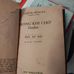 Trong khi chờ Godot của Samuel Beckett 1028021