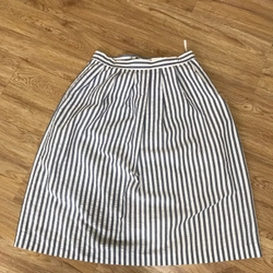 Chân váy chữ A midi màu trắng