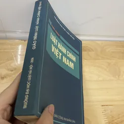 Luật Hành chính Việt Nam (sách in năm 2006) 698347