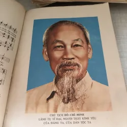 Việt Nam đất nước anh hùng  1001025