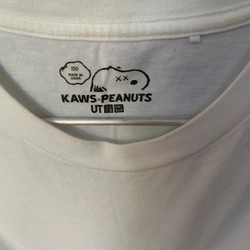 Áo uniqlo * kaws màu trắng 551908