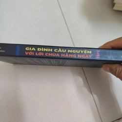 Gia đình cầu nguyện với lời chúa hằng ngày  498330