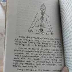 cuốn sách về yoga. 
Tên sách: Yoga Quyền năng & Giải thoát.
 961571