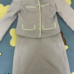 Set dạ gồm vest và chân váy hàng thiết kế pass, màu ở ngoài đẹp hơn