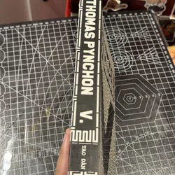 V. - Thomas Pynchon 695253