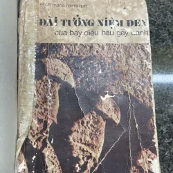 Đài tưởng niệm đen của bầy diều hâu gãy cánh Erich Maria Remarque XB 1973