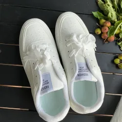 Giày Sneaker Thể Thao unisex Size 39 Cũ 674490