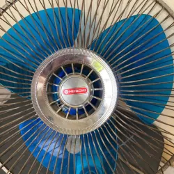 Quạt Nhật treo tường Hitachi cổ cánh đẹp 788962