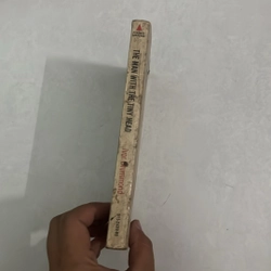 The man with the tiny head (Ngoại văn) 502100