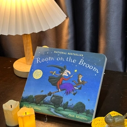 Sách boardbook Halloween Room on the Broom