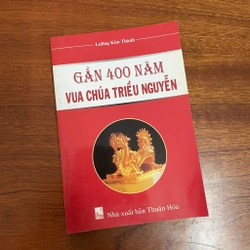 II Sách Lịch Sử: Gần 400 Năm Vua Chúa Triều Nguyễn - Lưỡng Kim Thành - 2013