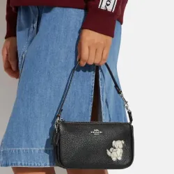 Túi xách Coach mini da phối họa tiết hoạt hình màu đen 595811