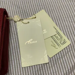 Túi xách dây đeo chéo dự tiệc da mềm màu đỏ đô chưa dùng còn nguyên tag 1019332