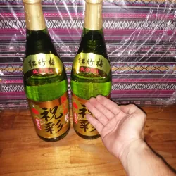 Rượu sake Nhật Bản chai 1800ml vảy vàng