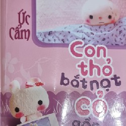 Con thỏ bắt nạt cỏ gần hang 15113