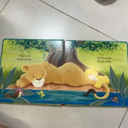 NGOẠI VĂN tiếng anh trẻ em: A Big Hug For Little Cub -Scholastic  1027615