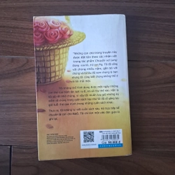 Con chó nhỏ mang giỏ hoa hồng 524395
