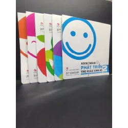 [Sách Cũ SCGR] Bộ 6 Cuốn Kích Thích Phát Triển Thị Giác Cho Bé (từ dưới 2 tháng tuổi đến 6 tháng tuổi) khổ vuông Nhiên Hà dịch mới 90% bẩn nhẹ HCM2404 2016 giáo dục