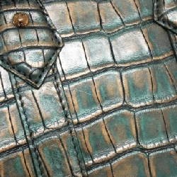 Túi xách chéo da kỳ lạ Louis Vuitton 619706