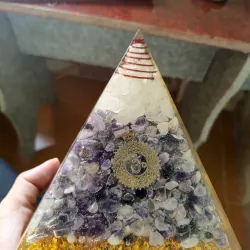Tháp Đá Amethyst (Thạch Anh Tím)