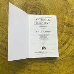 ANTIBIOTIC ESSENTIALS - WRITTEN BY WORLD LEADING EXPERTS 600488