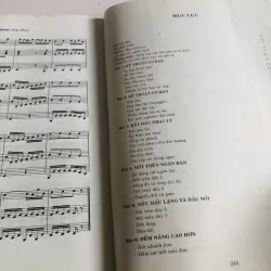 TỰ HỌC ĐÀN GUITAR SOLO (T1) 777982