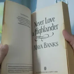 [MIỄN PHÍ BỌC SÁCH] Never Love a Highlander - Maya Banks 1027592