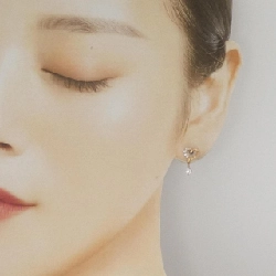 Bông tai hình trái tim 4゜C bằng đá cubic zirconia - Hàng hiệu Authentic 844008