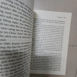 Sách Vũ trụ của Carl Sagan 717356