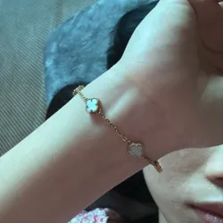 Vòng tay cỏ may mắn 565079