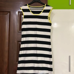 Đầm body sọc ngang
