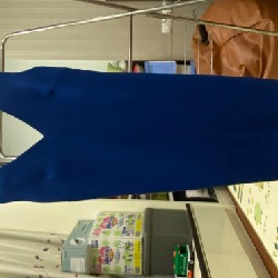 Váy khoét lưng Mango