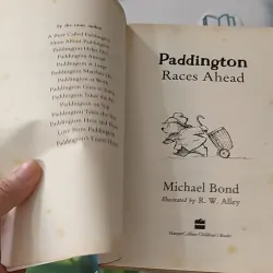 Paddington Races Ahead - Michael Bond 1033586