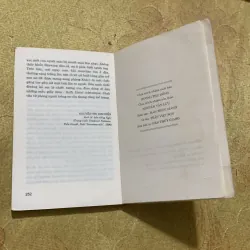 TIẾNG CƯỜI TRONG BÓNG TỐI- Vladimir Nabokov  753071