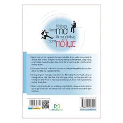 Sách: Khi Bạn Đang Mơ Thì Người Khác Đang Nỗ Lực (Tái Bản) 731120