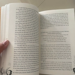 (Sách Cũ) Hiện hữu trong từng khoảnh khắc - Mới 70% (gạch chân, ẩm nhẹ, rìa bẩn) (Hoi) 42517