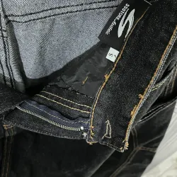 Quần Jeans Thêu Logo Ống Cong Rộng 1005534