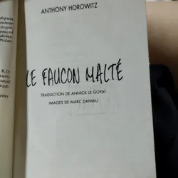 cuốn sách "Le Faucon Malté" (Chim Ưng Malta) của tác giả Anthony Horowitz. 563760