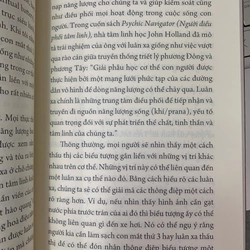 CUỐN SÁCH VỀ CÁC BIỂU TƯỢNG TÂM LINH - MELANIE BARNUM 538356