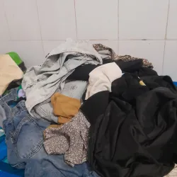 Chăn màn, quần áo hỗn hợp nhiều màu sắc chất liệu vải cotton, polyester 1008420