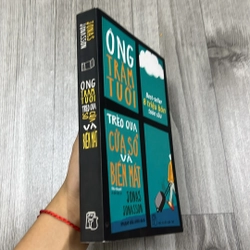 Ông trăm tuổi trèo qua cửa sổ và biến mất. 1b1 531916